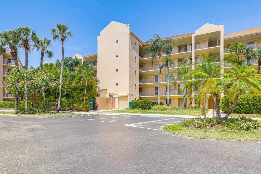 1/2 Mi to Jupiter Beach: Penthouse Condo w/ Views