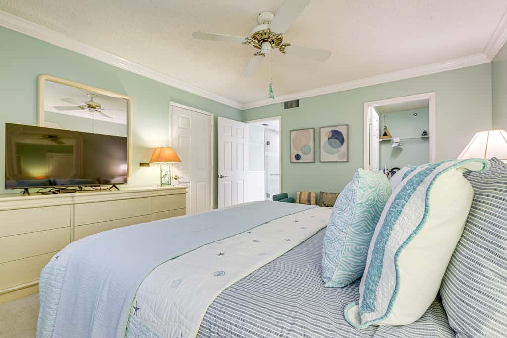 1/2 Mi to Jupiter Beach: Penthouse Condo w/ Views