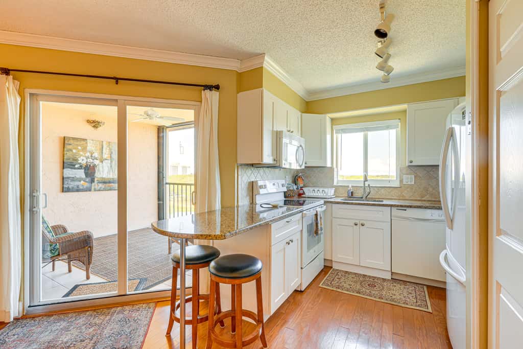 1/2 Mi to Jupiter Beach: Penthouse Condo w/ Views