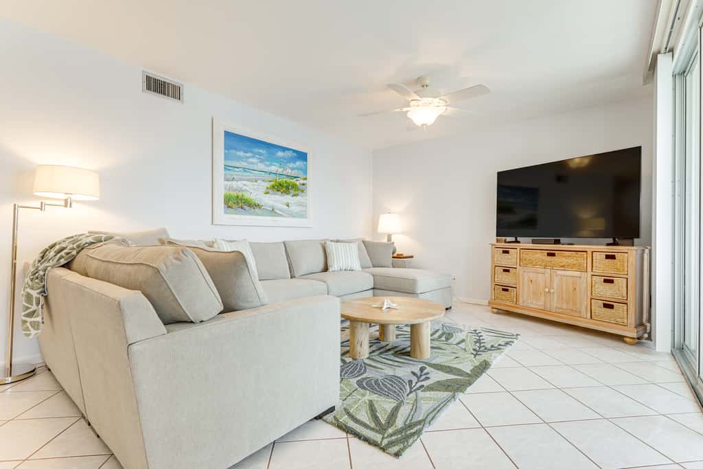 2 Mi to Jupiter Beach: Condo w/ Lake Views