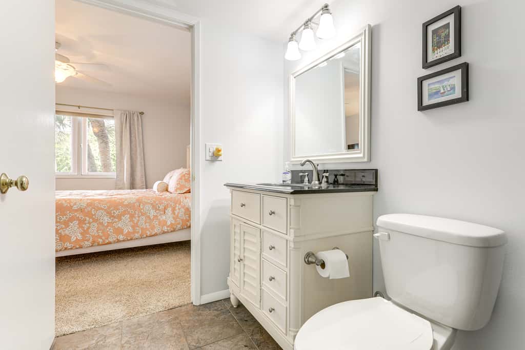 2 Mi to Jupiter Beach: Condo w/ Lake Views