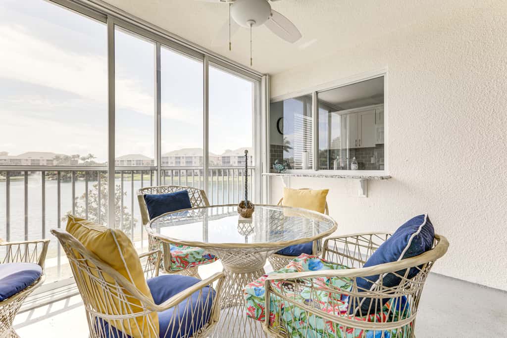 2 Mi to Jupiter Beach: Condo w/ Lake Views