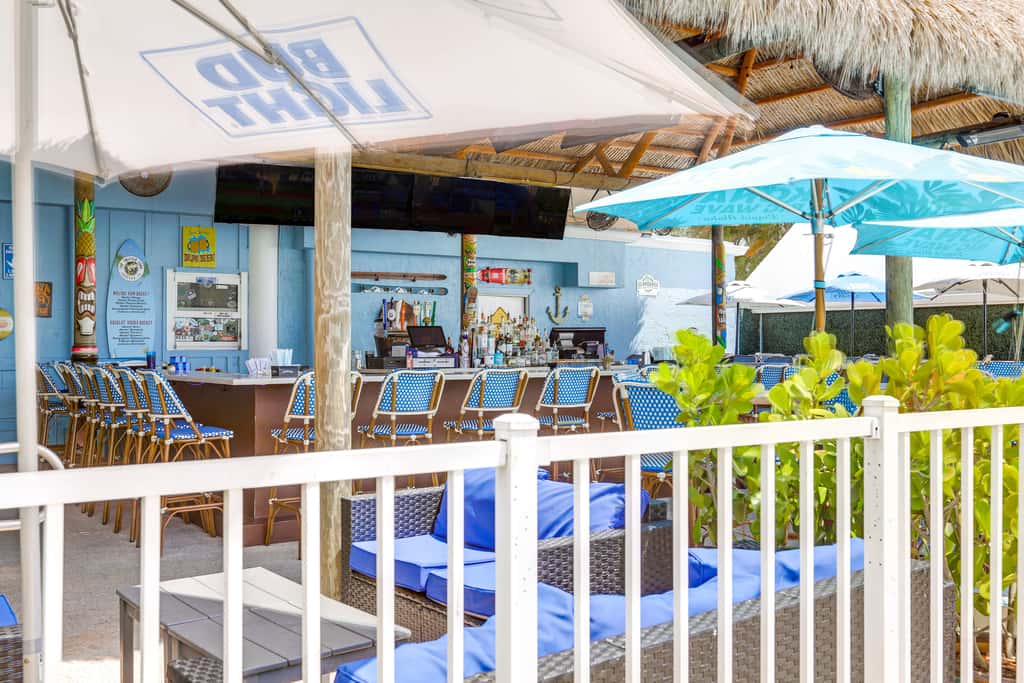 2 Mi to Jupiter Beach: Condo w/ Lake Views
