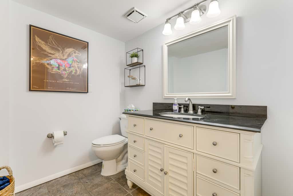 2 Mi to Jupiter Beach: Condo w/ Lake Views