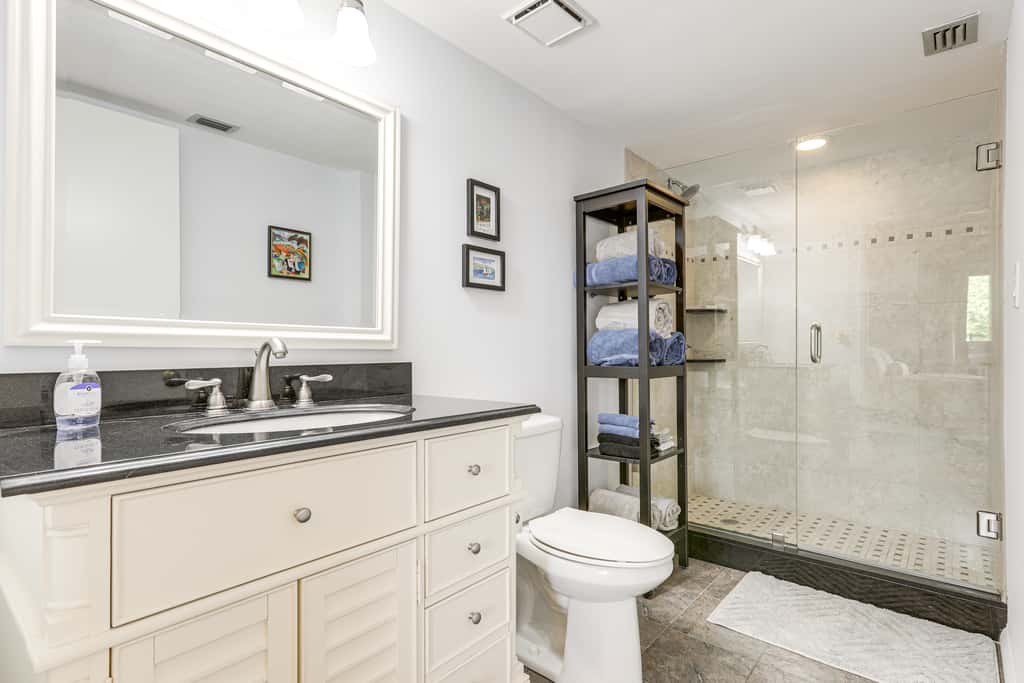 2 Mi to Jupiter Beach: Condo w/ Lake Views