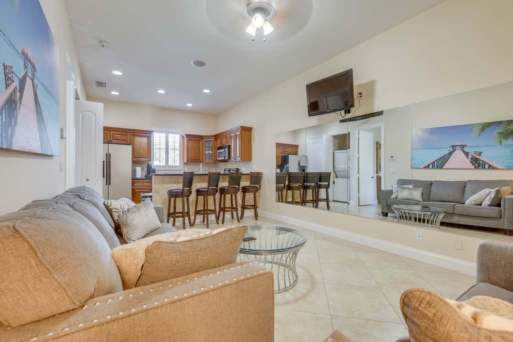 5 Mi to Jupiter Beach Park: Poolside Oasis!
