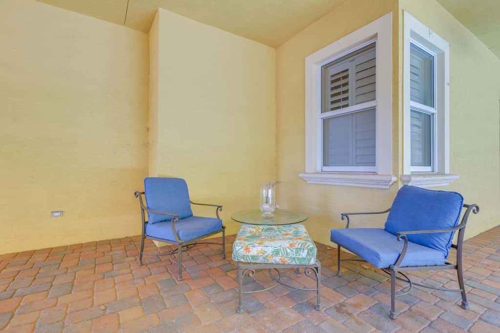 5 Mi to Jupiter Beach Park: Poolside Oasis!