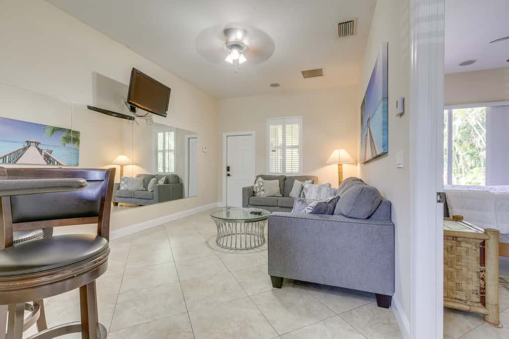 5 Mi to Jupiter Beach Park: Poolside Oasis!