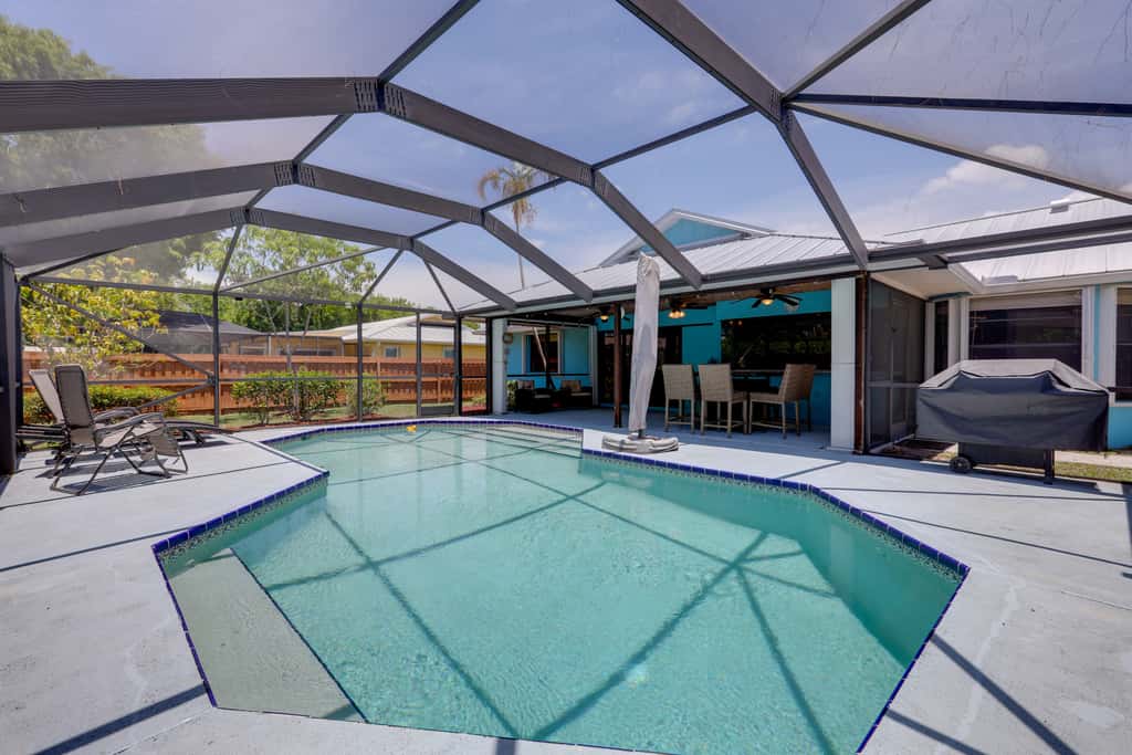 Private Pool & Yard: Family Home in Port St Lucie