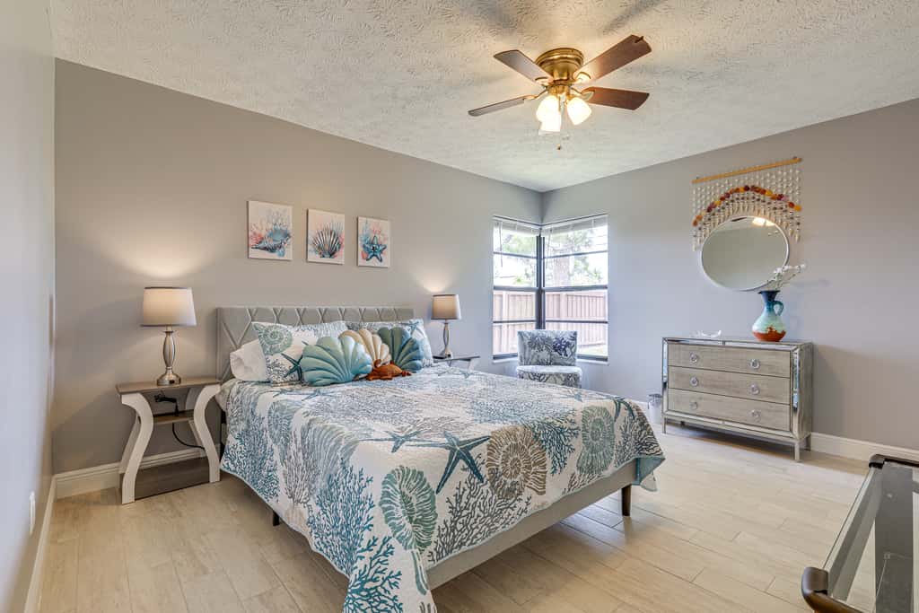 Private Pool & Yard: Family Home in Port St Lucie