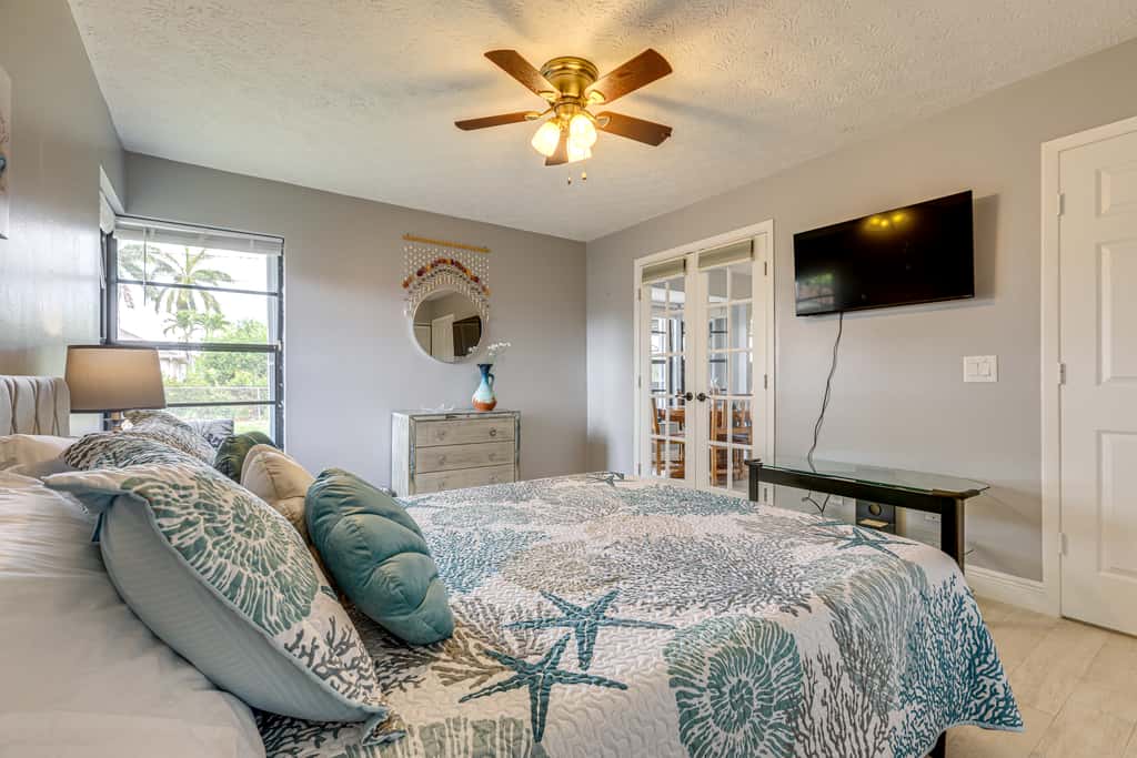 Private Pool & Yard: Family Home in Port St Lucie