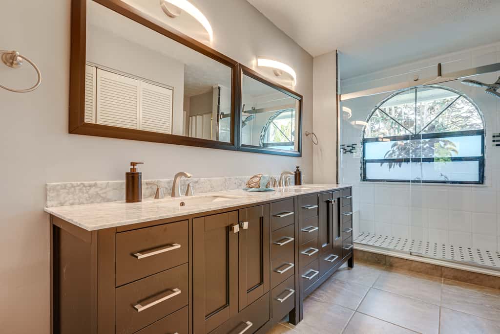 Private Pool & Yard: Family Home in Port St Lucie
