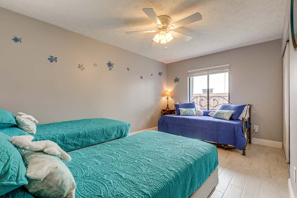 Private Pool & Yard: Family Home in Port St Lucie