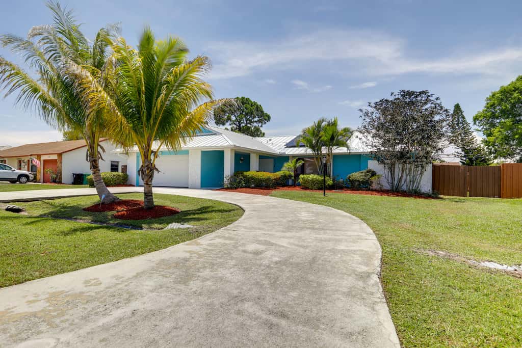 Private Pool & Yard: Family Home in Port St Lucie