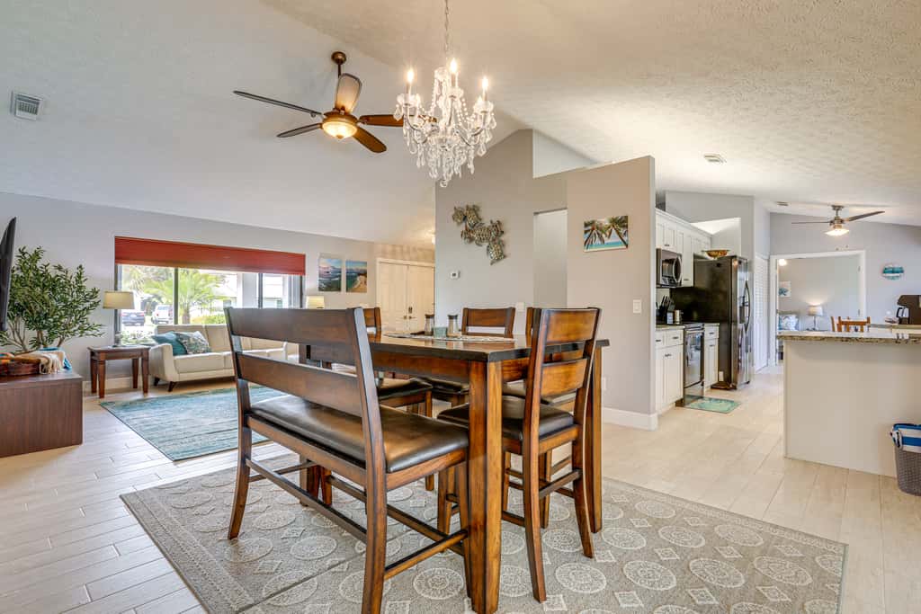 Private Pool & Yard: Family Home in Port St Lucie