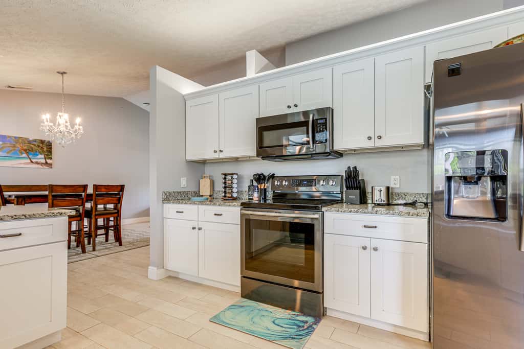 Private Pool & Yard: Family Home in Port St Lucie