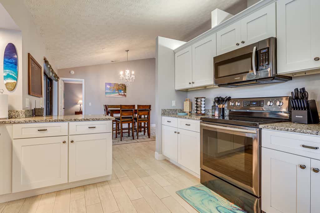 Private Pool & Yard: Family Home in Port St Lucie