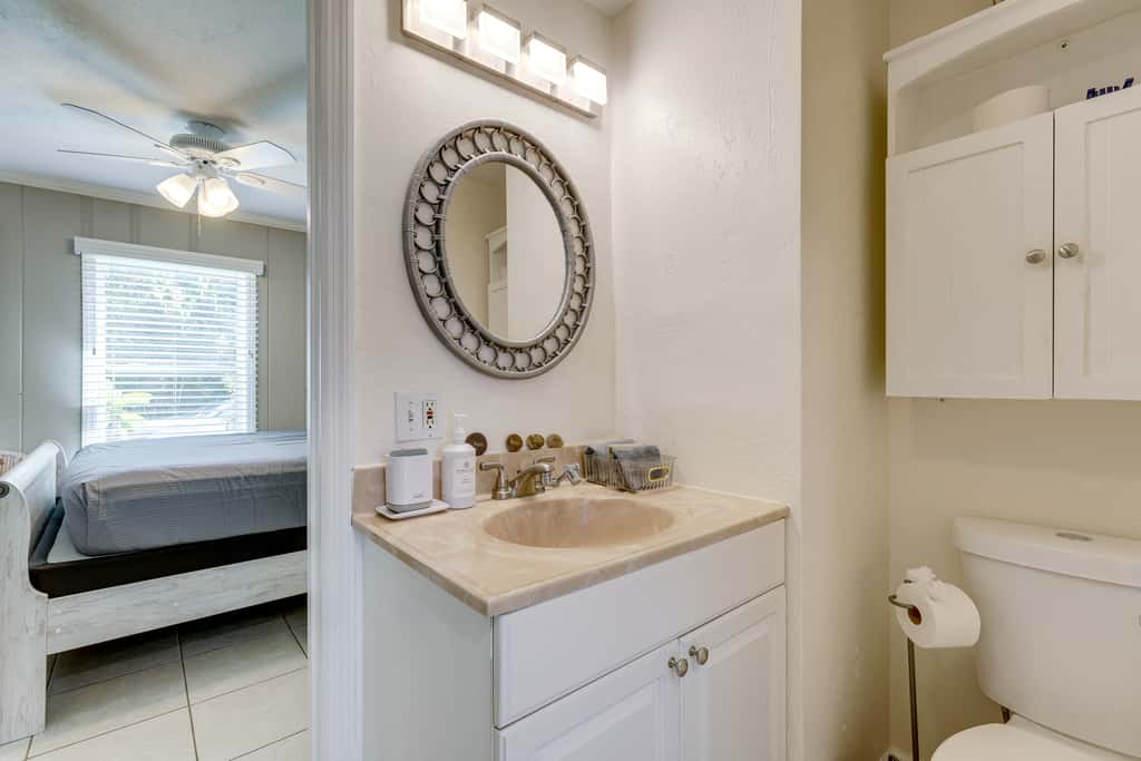 3 Mi to Jensen Beach: Pet-Friendly Getaway w/ Yard
