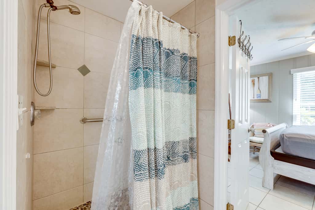 3 Mi to Jensen Beach: Pet-Friendly Getaway w/ Yard