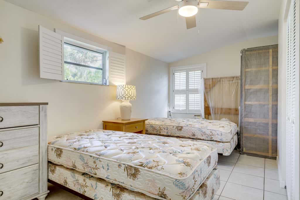 3 Mi to Jensen Beach: Pet-Friendly Getaway w/ Yard