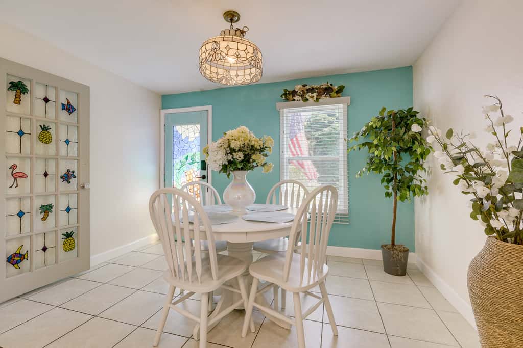 3 Mi to Jensen Beach: Pet-Friendly Getaway w/ Yard