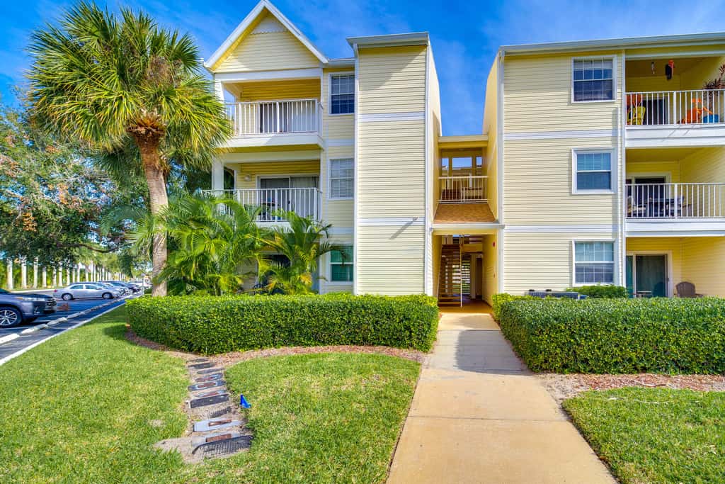 Walk to Canova Beach Park: Couple's Coastal Condo