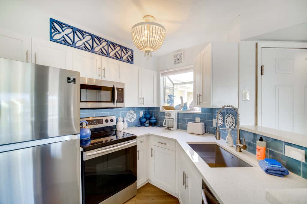 Walk to Canova Beach Park: Couple's Coastal Condo