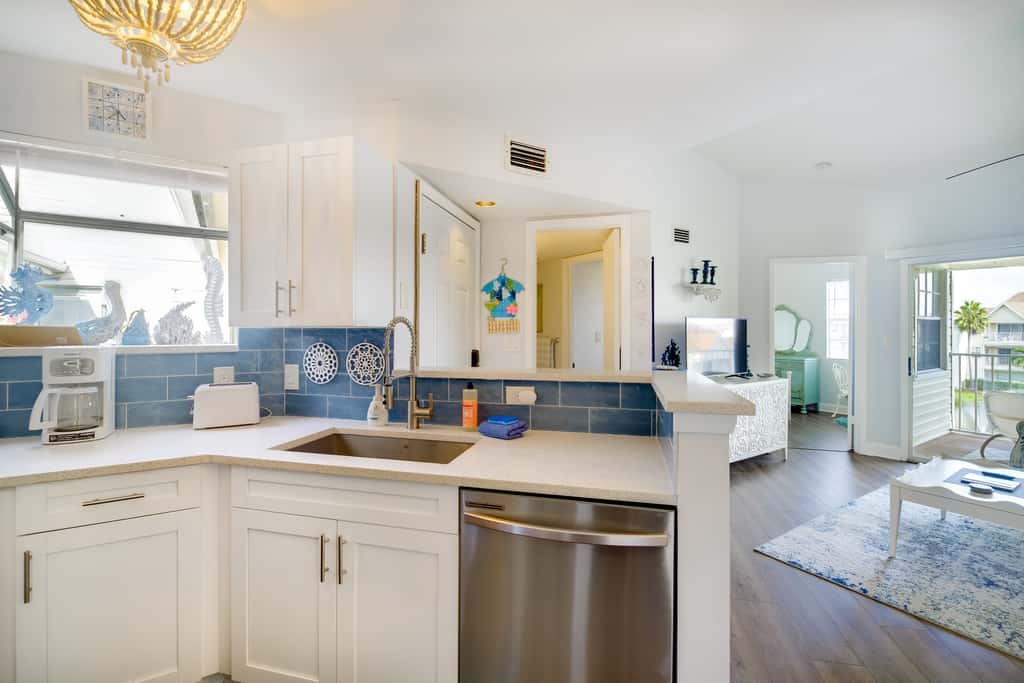 Walk to Canova Beach Park: Couple's Coastal Condo