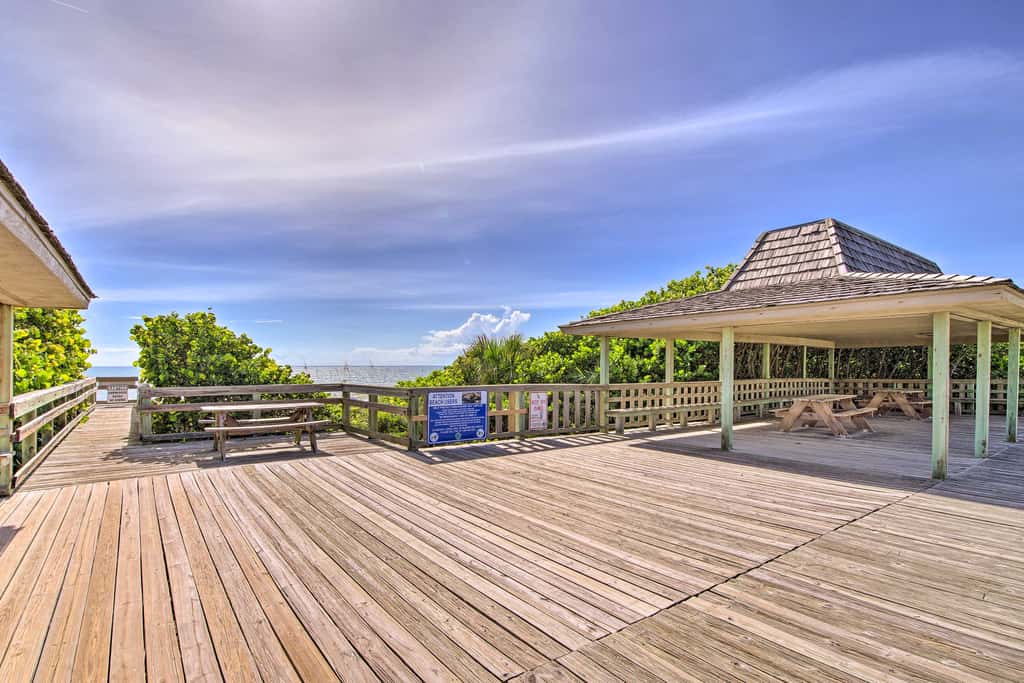 Walk to Canova Beach Park: Couple's Coastal Condo