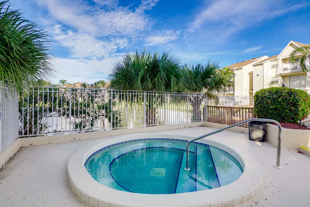 Walk to Canova Beach Park: Couple's Coastal Condo