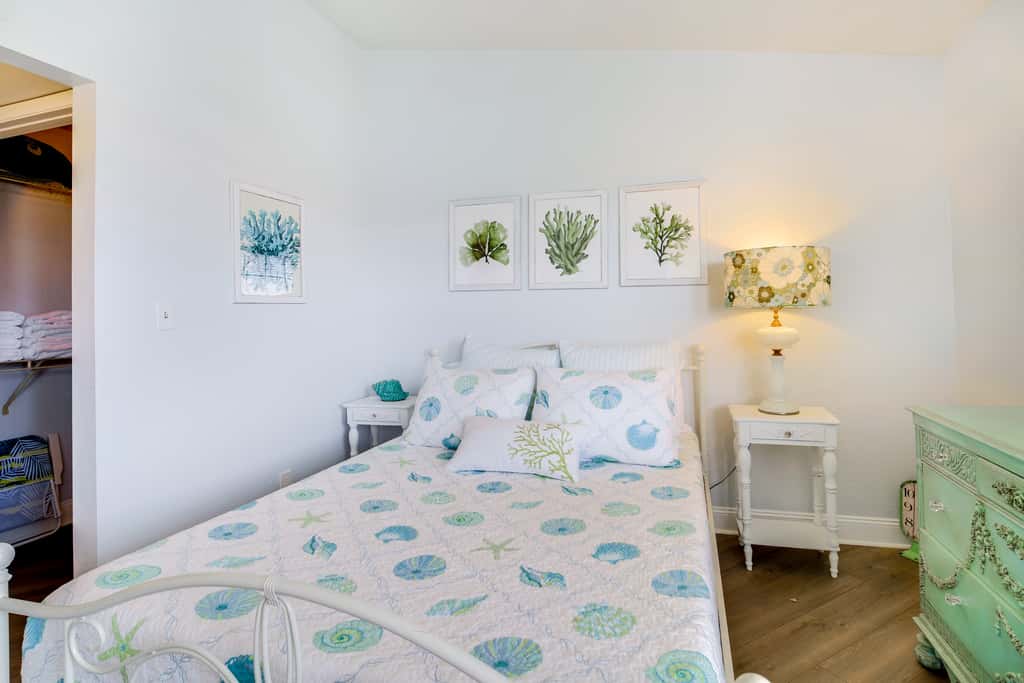 Walk to Canova Beach Park: Couple's Coastal Condo