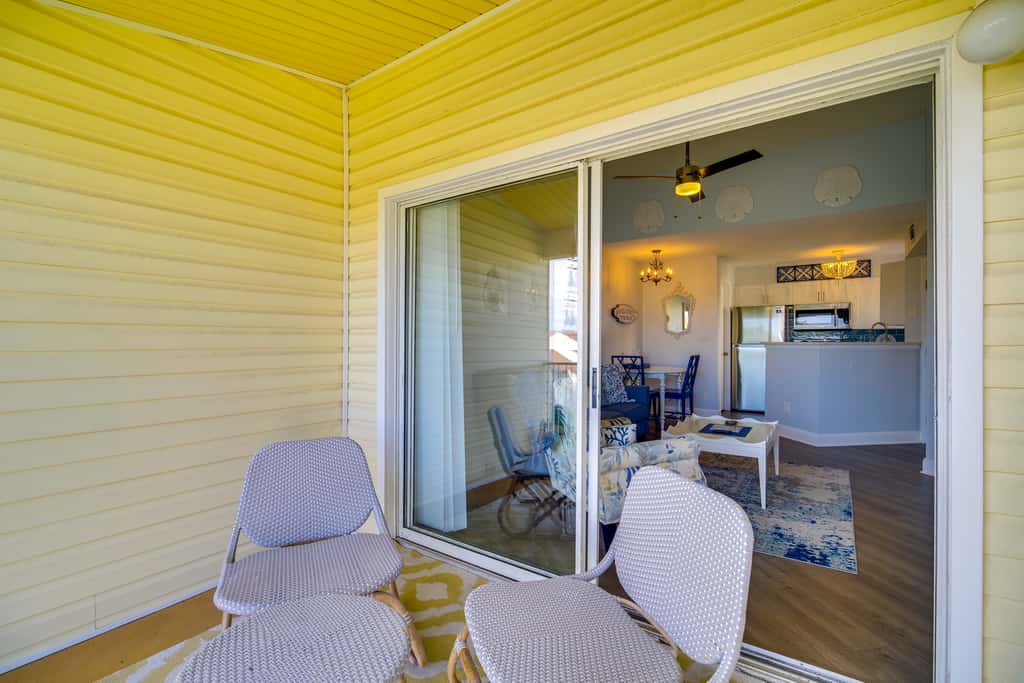 Walk to Canova Beach Park: Couple's Coastal Condo