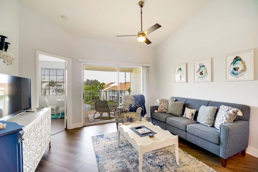 Walk to Canova Beach Park: Couple's Coastal Condo