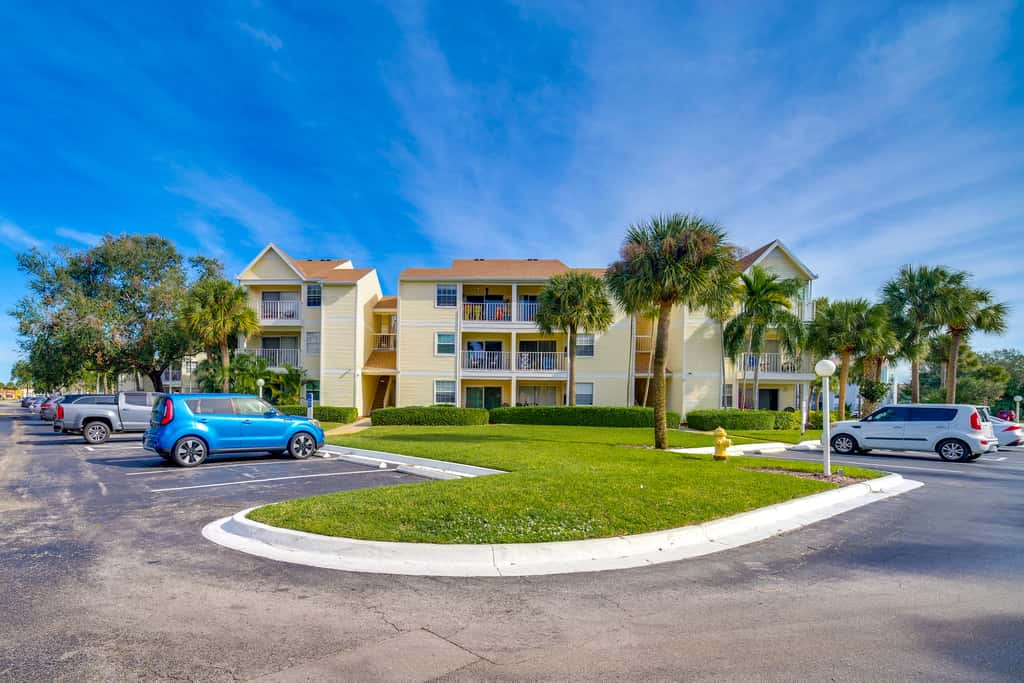 Walk to Canova Beach Park: Couple's Coastal Condo
