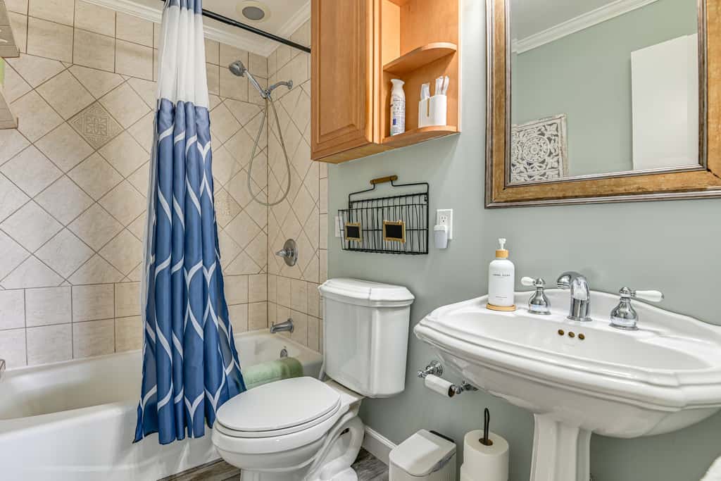 1/2 Mi to River! Poolside Escape on Merritt Island
