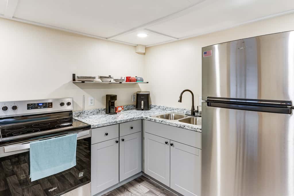 3 Mi to Ocean: Vero Beach Home w/ Pool Access!