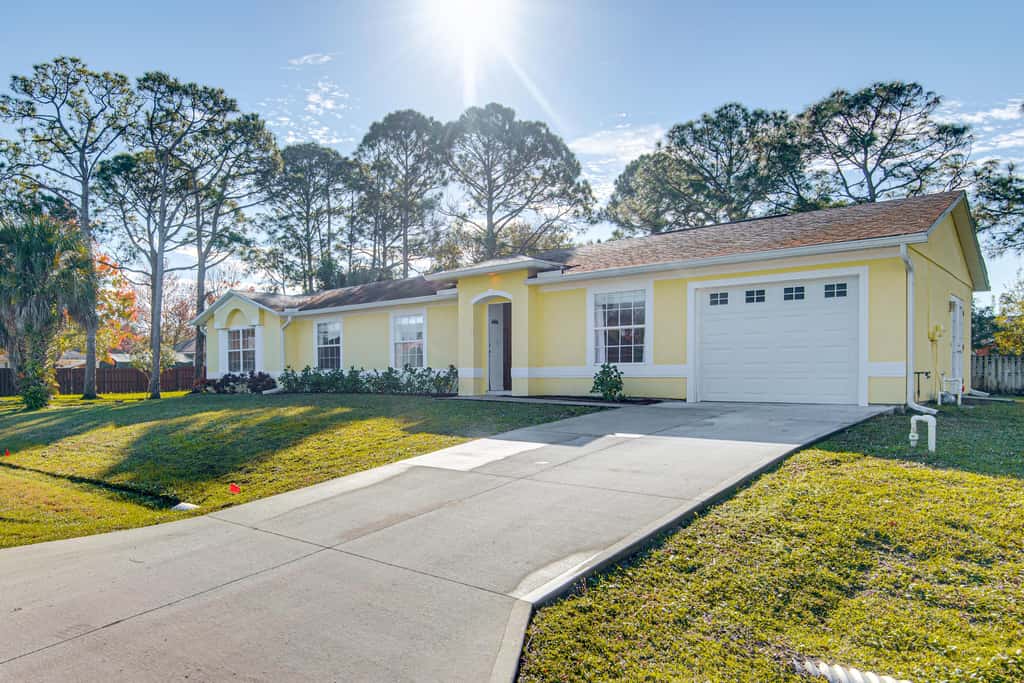Peaceful Palm Bay Retreat w/ Spacious Yard!