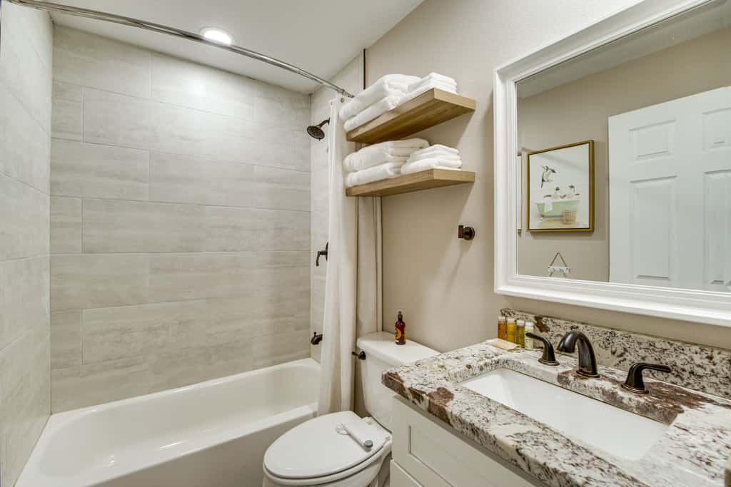 Jump into Fall at this cozy gem w/ Private Pool!