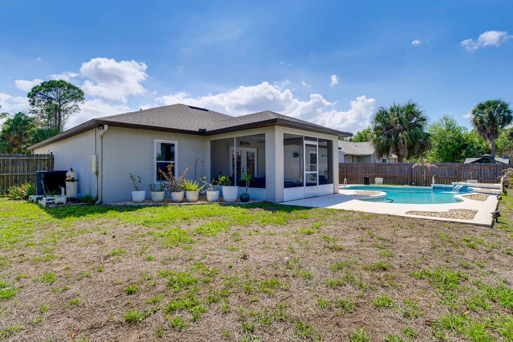 Jump into Fall at this cozy gem w/ Private Pool!