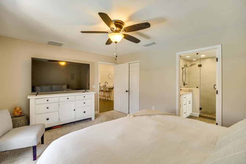 Jump into Fall at this cozy gem w/ Private Pool!