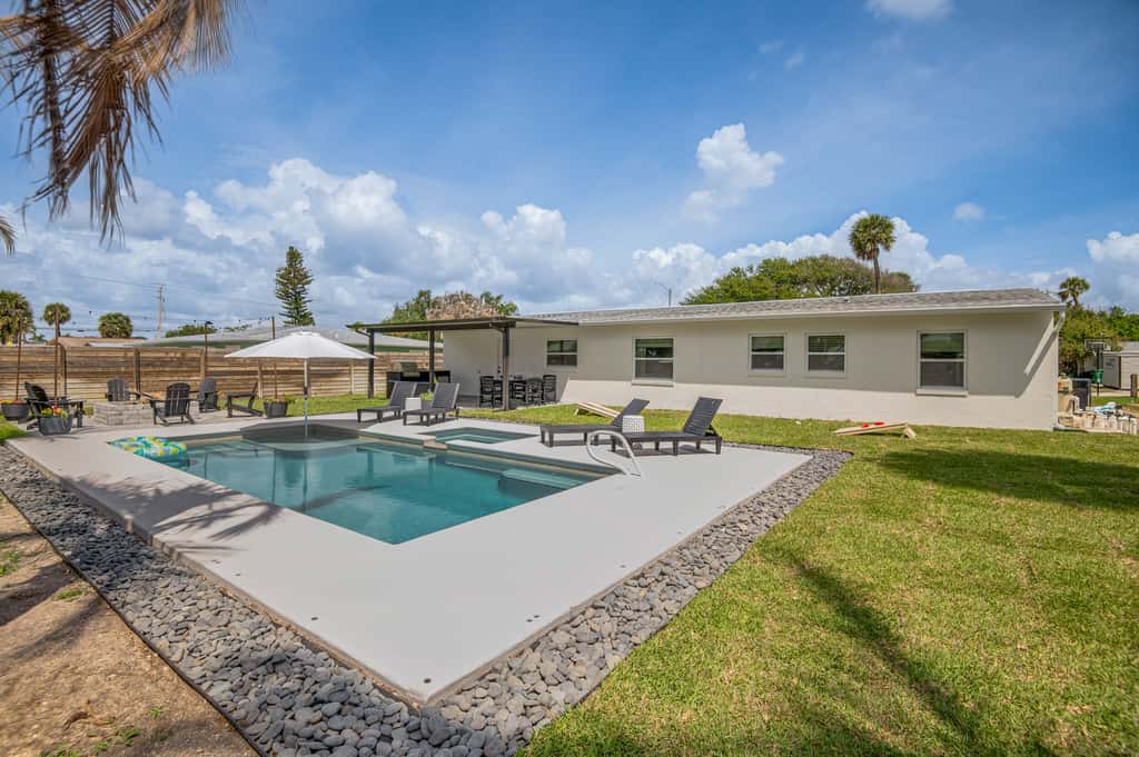 Pool & Spa, 2 Blocks to Beach! Cocoa Beach Retreat