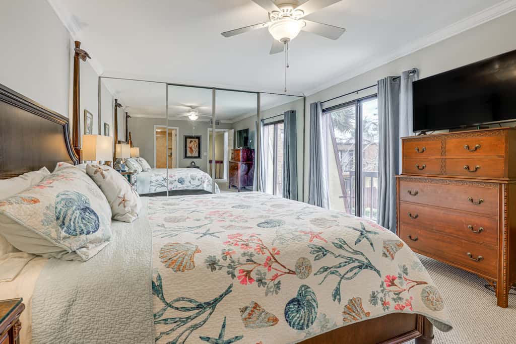 4 Mi to Beach! Jupiter Retreat w/ Pool Access