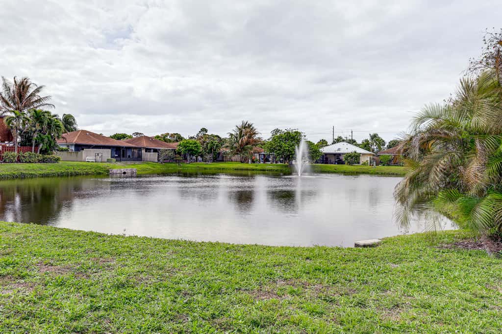 4 Mi to Beach! Jupiter Retreat w/ Pool Access