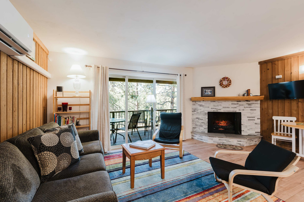 1BR Condo w/Game Room, Pool & Hot Tub