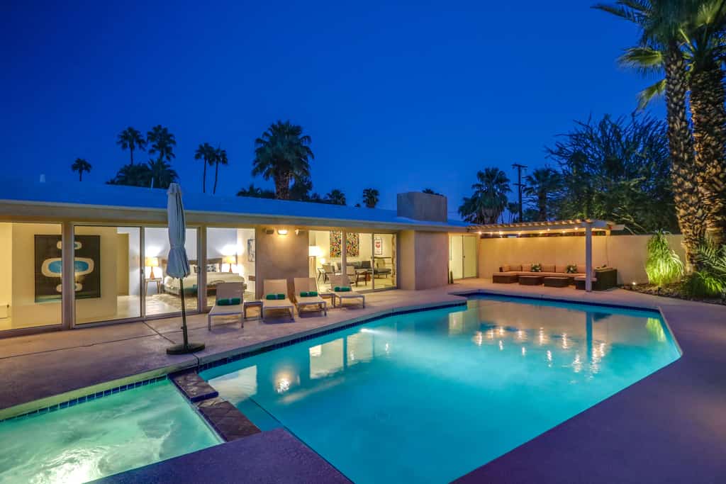 Movie Colony Palms – Luxe Midcentury Walk-to-Town