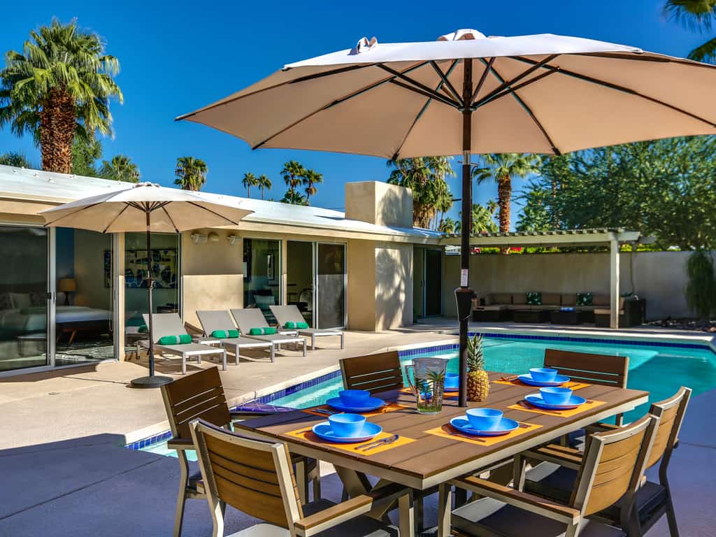 Movie Colony Palms – Luxe Midcentury Walk-to-Town