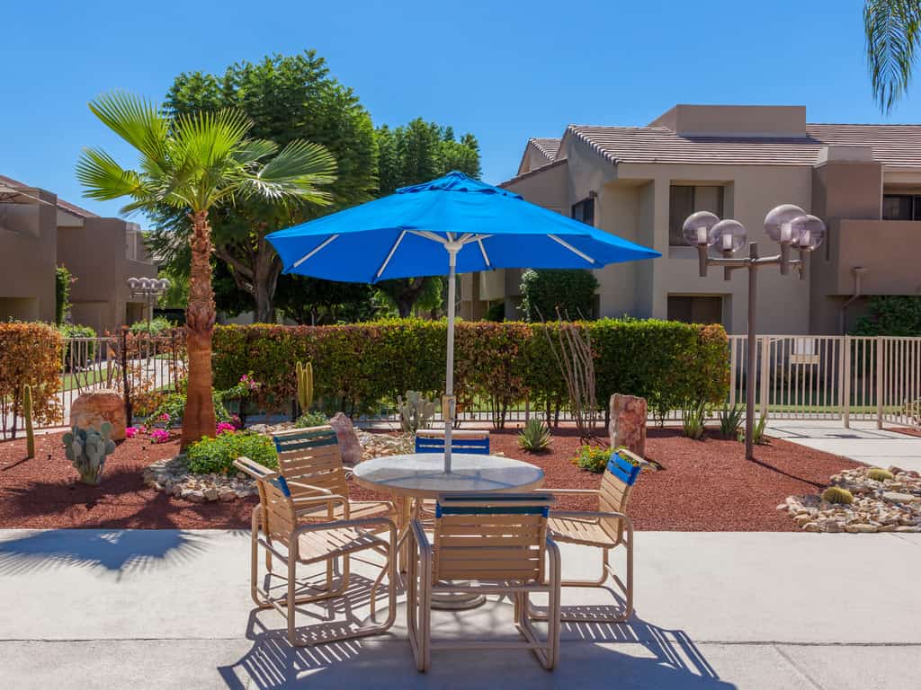 Downtown Winner – Heart of Palm Springs Condo