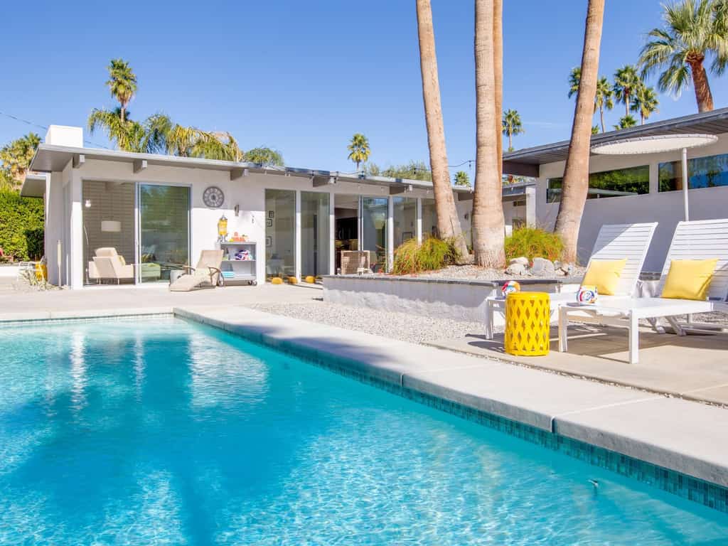 The Arrow – Swanky Mid-Mod Escape with large Pool!