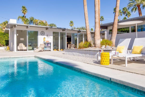 The Arrow – Swanky Mid-Mod Escape with large Pool!