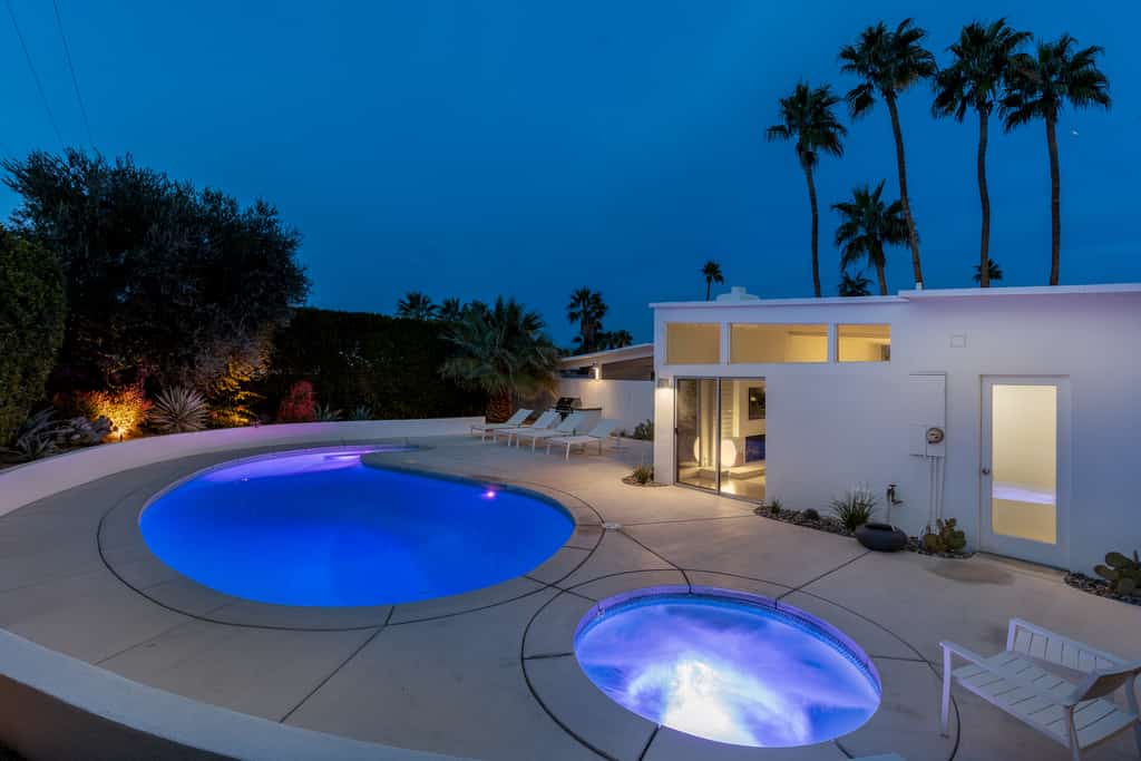 Desert Eden – Midcentury Pool Oasis